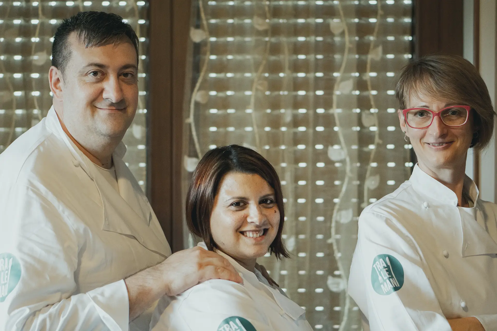 Staff di Tra Le Mani: Andrea Comazzi, Giorgia Restuccia e Francesca Comazzi