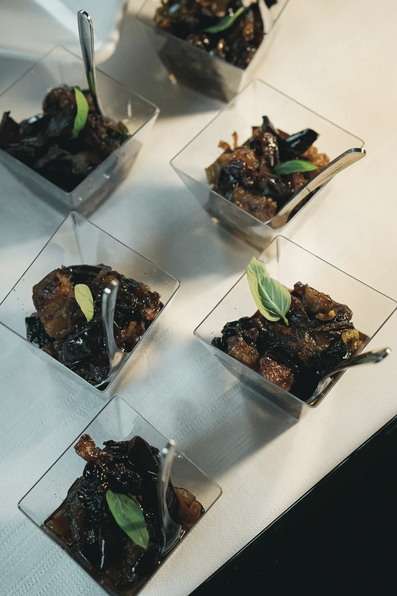 Mini porzioni di verdure per servizio catering e chef a domicilio