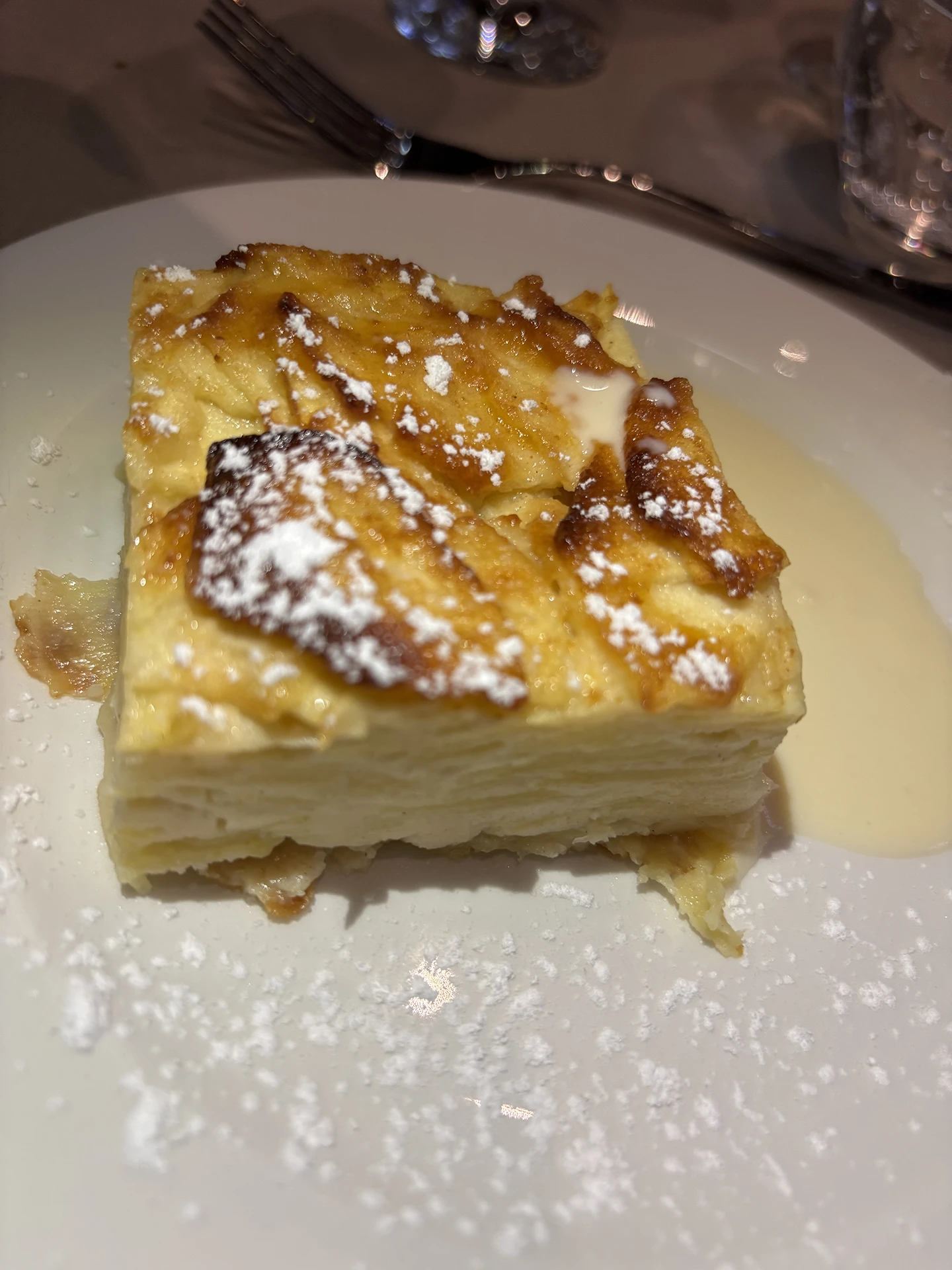 Torta invisibile di mele Golden e salsa alla vaniglia